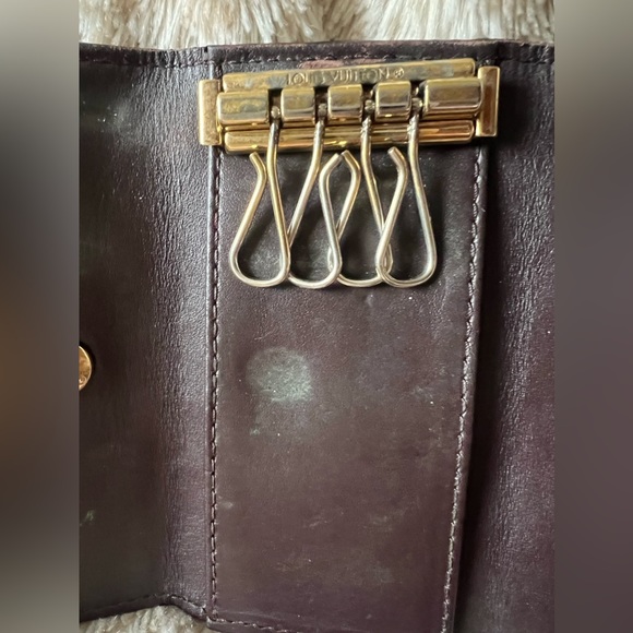 LOUIS VUITTON AUTHENTIC Amarante Monogram Vernis 4 Key Case - Picture 9 of 12